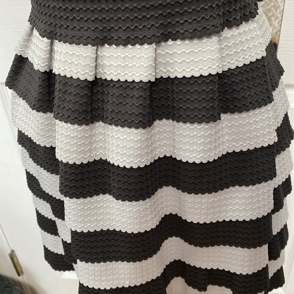 Dress - Picture 3 of 7